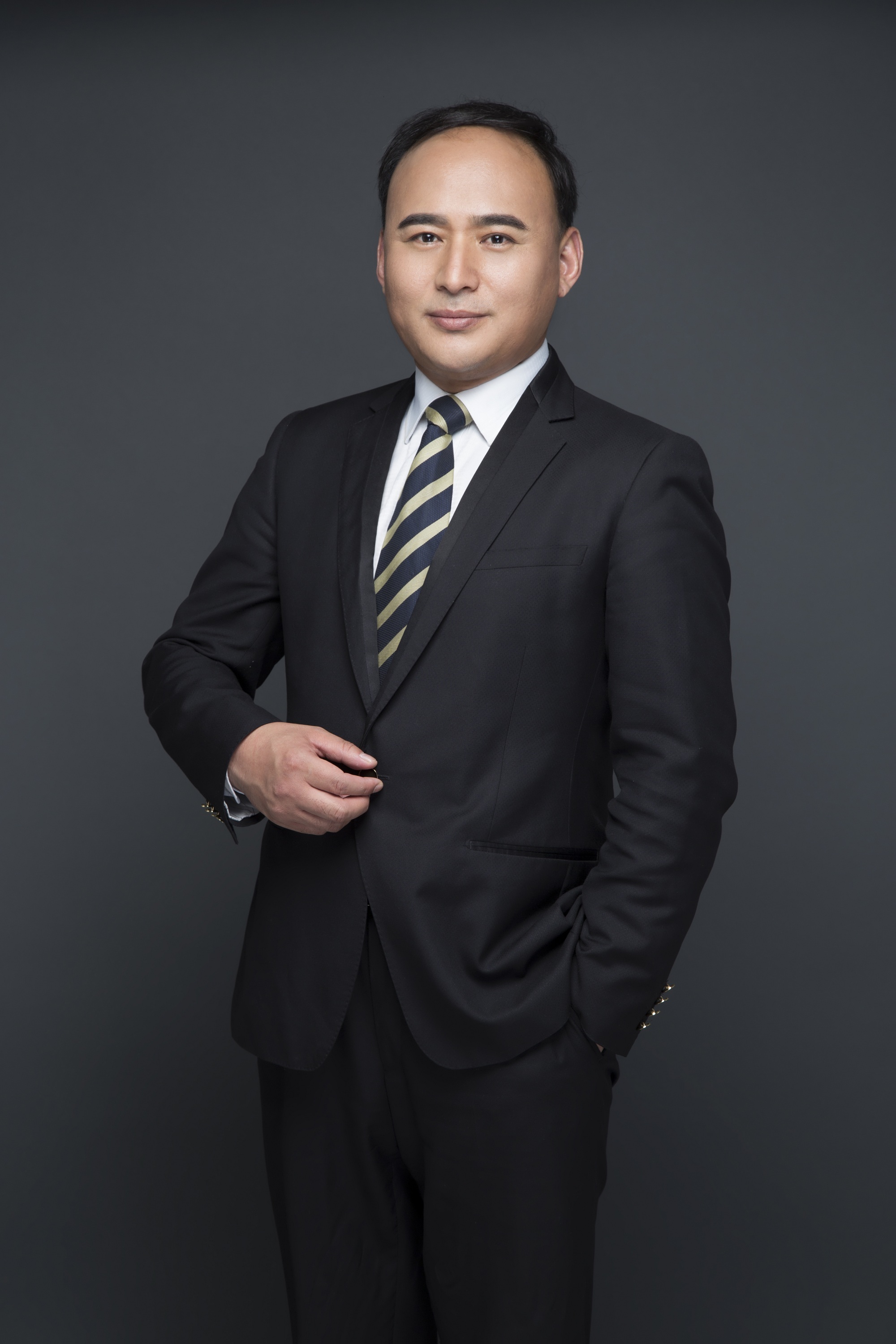 钟亮 视觉与舞美负责人